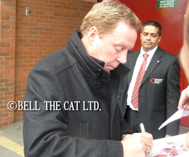 �}���`�F�X�^�[���i�C�e�b�h�`�P�b�g